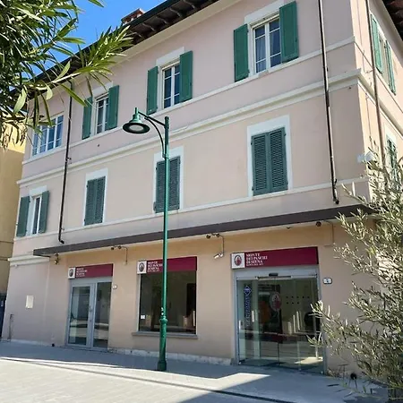 Carducci 3 Daire Forte dei Marmi